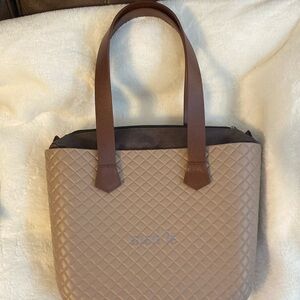 Andrea collection. Mid-size bag